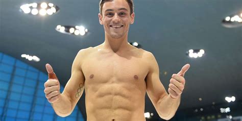 Tom Daley pose nu pour David Hockney